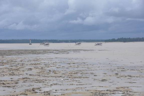 Baía em Cayenne, na maré baixa (Guiana Francesa)